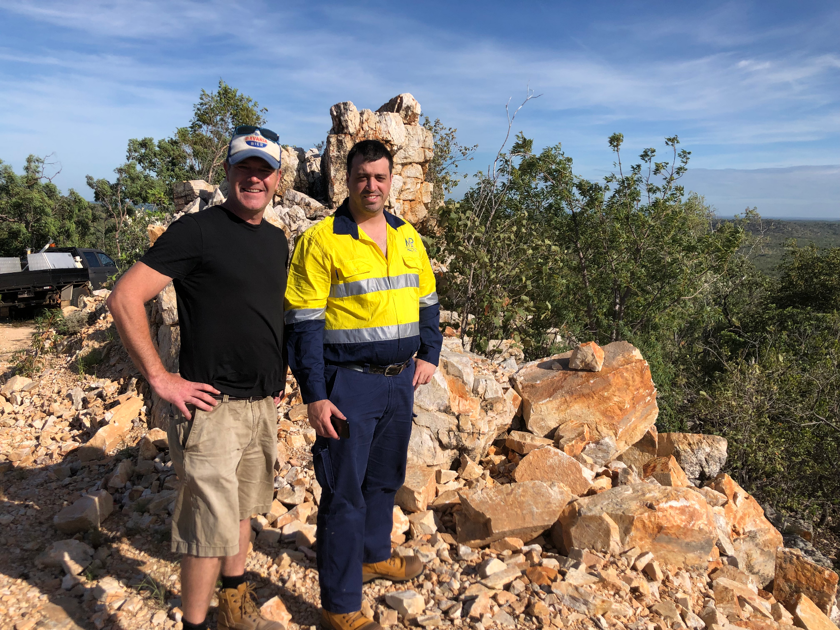 Andrew Hamilton of HPQM and Richard De Leon of Mining Plus at the Sugarbag Hill quartz deposit